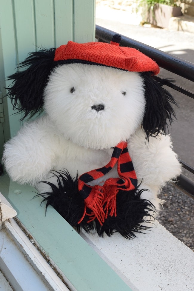 chien en peluche Galeries Lafayette