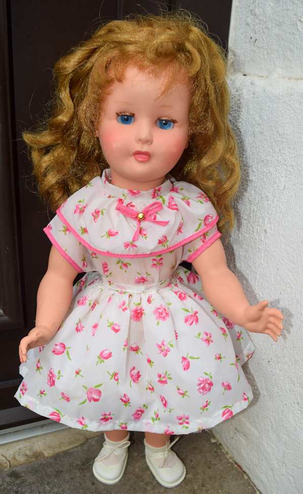 Corélie, poupée Clodrey brin d'or polyflex yeux coucou