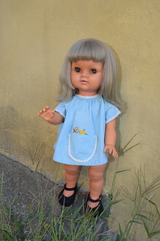 Suzie, poupée Bella marcheuse