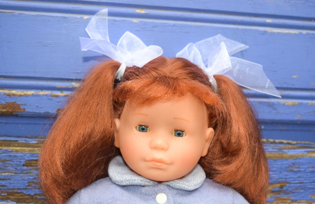 Poupée rousse Ruby Corolle aux yeux marron